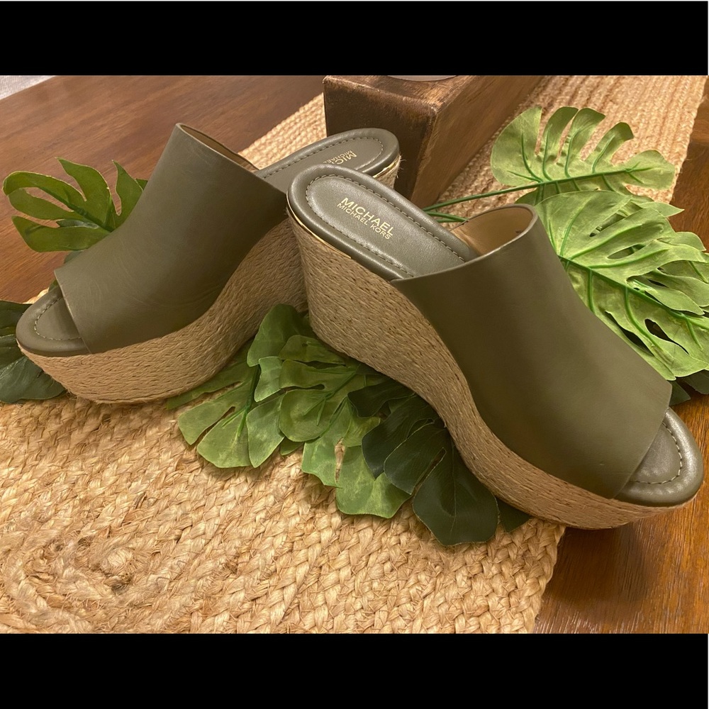 MK Platform Wedge